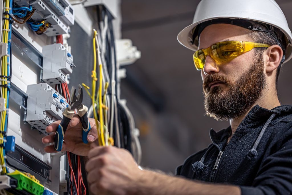 Mantenimientos industriales: servicios preventivos y correctivos.