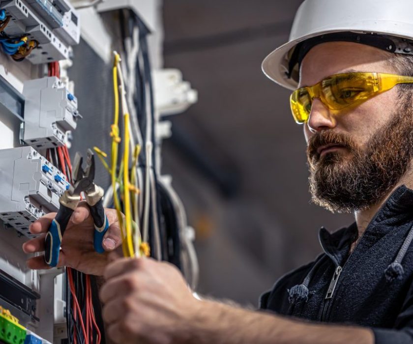 Mantenimientos industriales: servicios preventivos y correctivos.